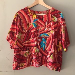 4 for $12 🧚‍♀️ Hawaiian Floral Crop Top